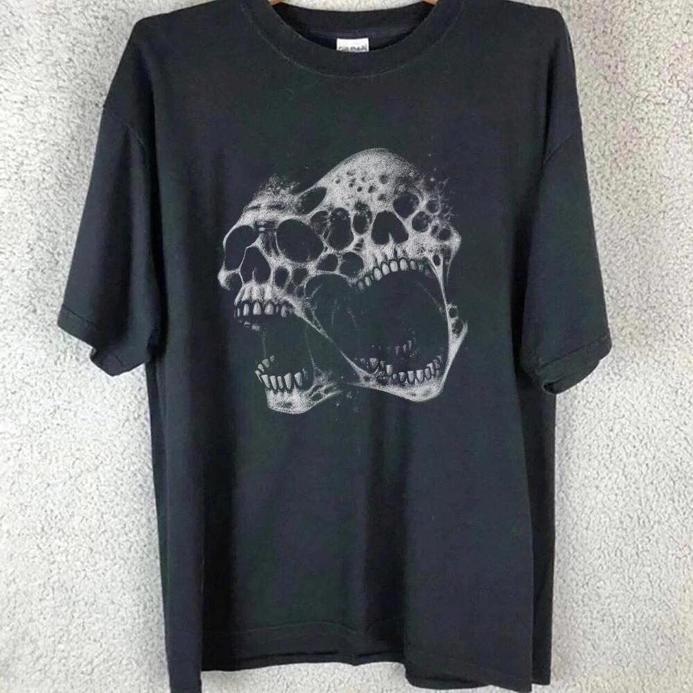 Retro Black And White Skulls Graphic Tee L